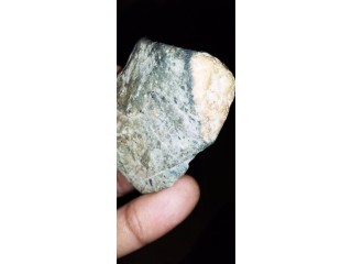 احجار كريمه ونيازك