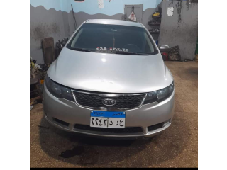 كيا سيراتو 2012 كامله اتوماتيك شاشه وكاميراتحكم تاره طقم جنط 130الف كيلو رخصه سنه